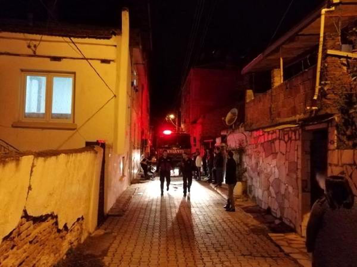 Aydın\'da 3 katlı binada yangın