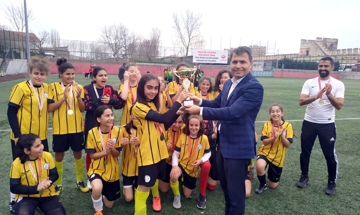 Bağcılarlı kızlar İstanbul Şampiyonu oldu