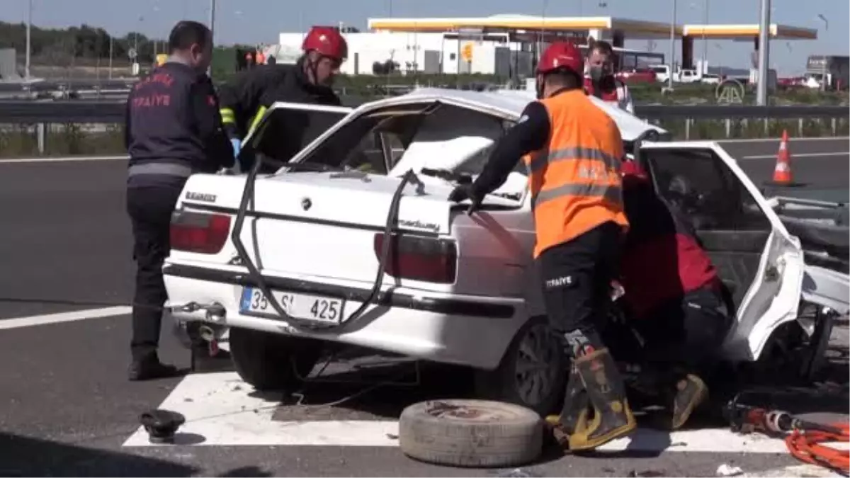 Bariyerle çarpan otomobildeki 3 kişi yaşamını yitirdi (2)