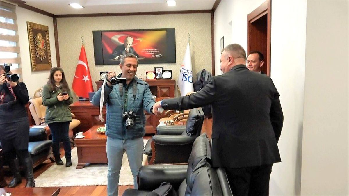 Basın toplantısında Koronavirüs önlemi