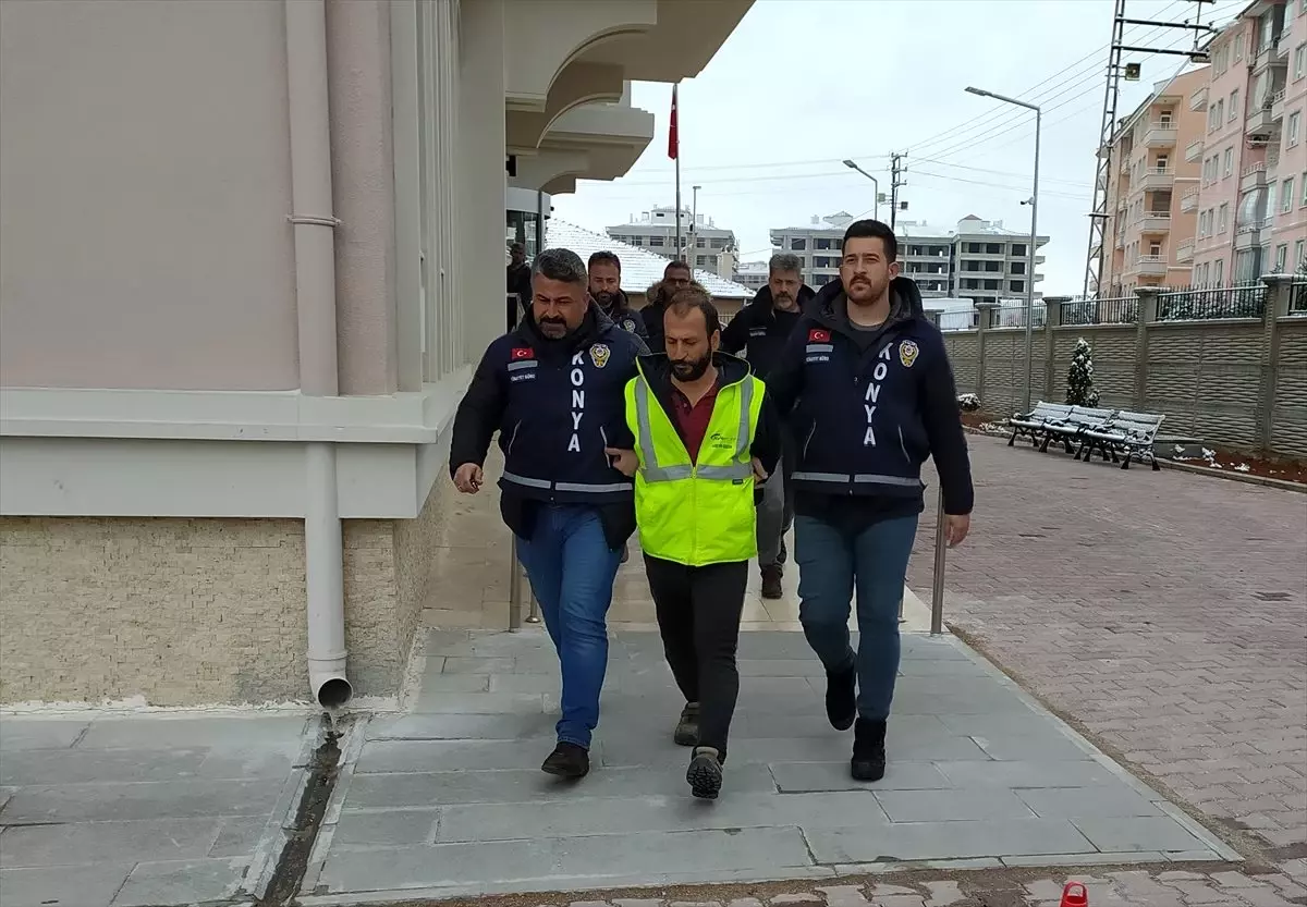 Bıçakla yeğenini öldüren, arkadaşını da ağır yaralayan şüpheliyle ağabeyi yakalandı