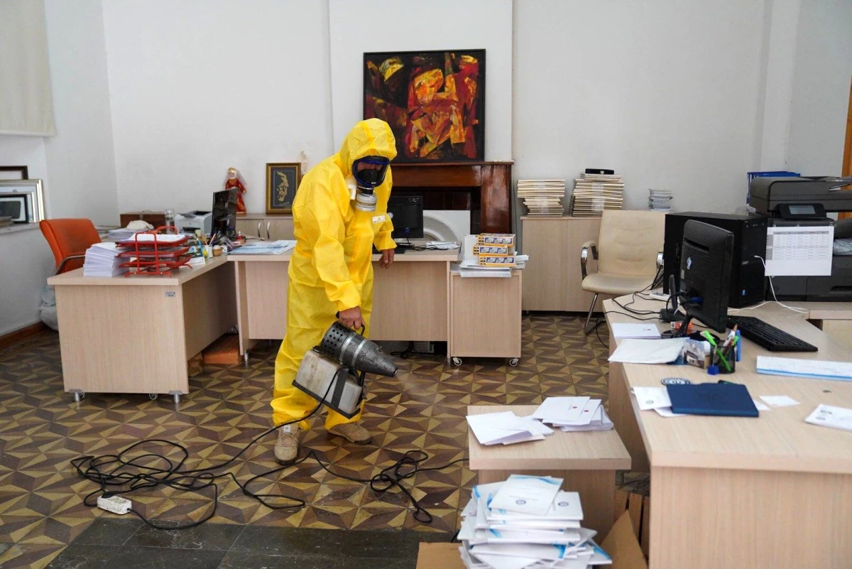 Ege Üniversitesinde dezenfekte çalışmaları devam ediyor