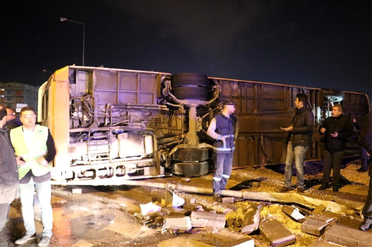 Gaziantep\'te belediye otobüsü devrildi: 20 yaralı