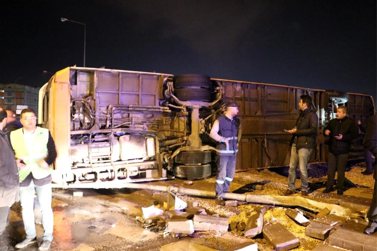 Gaziantep\'te belediye otobüsü devrildi: 20 yaralı