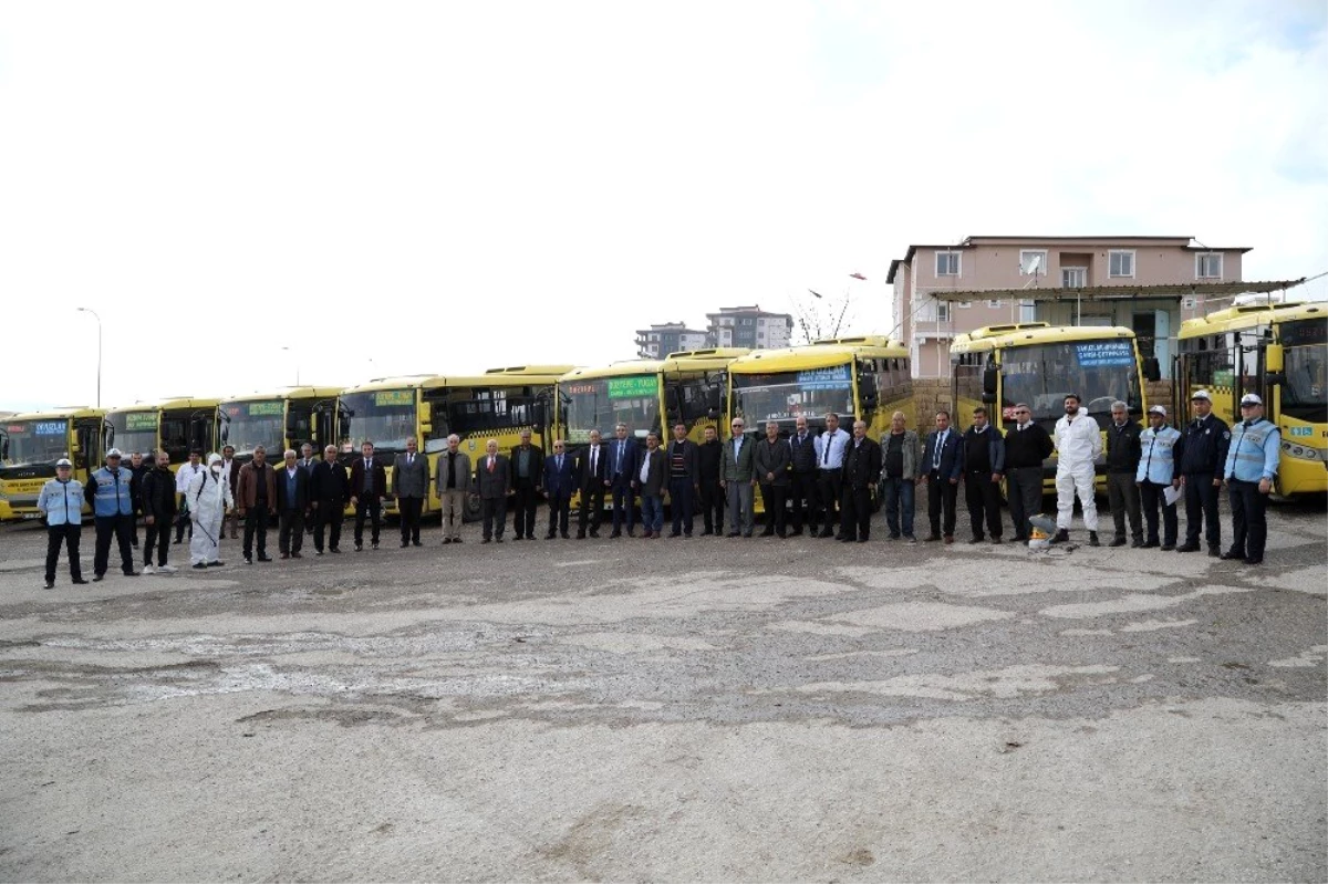 Gaziantep\'te özel halk otobüsleri ve ticari taksiler de dezenfekte edildi