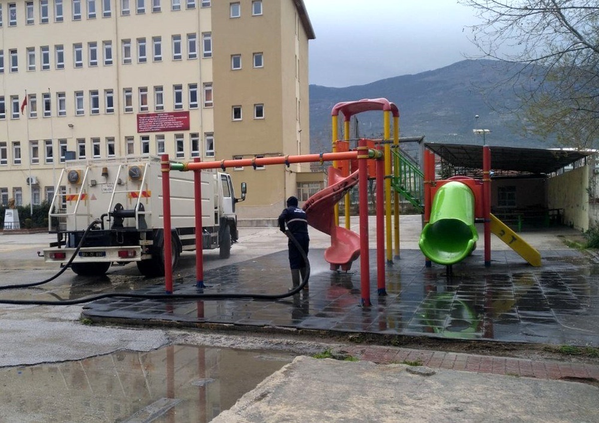 Gemlik Belediyesi\'nin korona virüsü mesâisi sürüyor