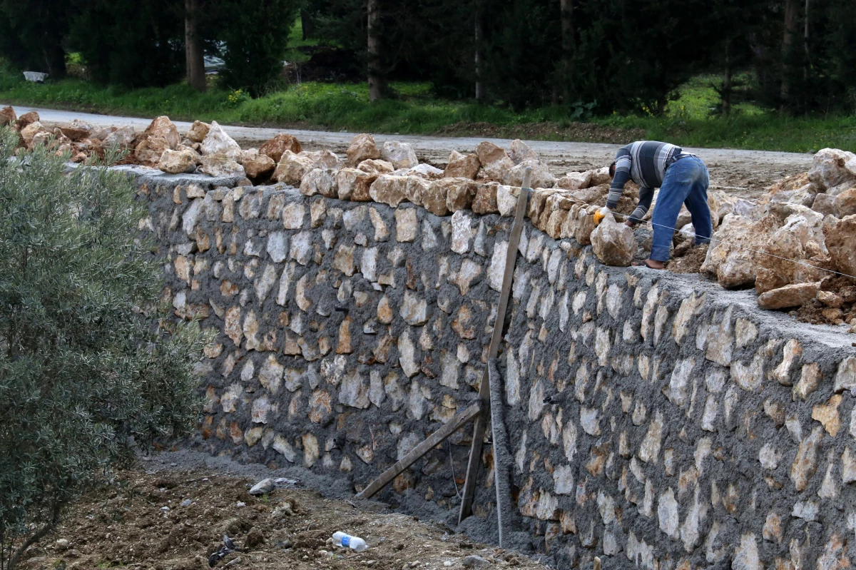 HBB taş duvar çalışmalarını sürdürüyor
