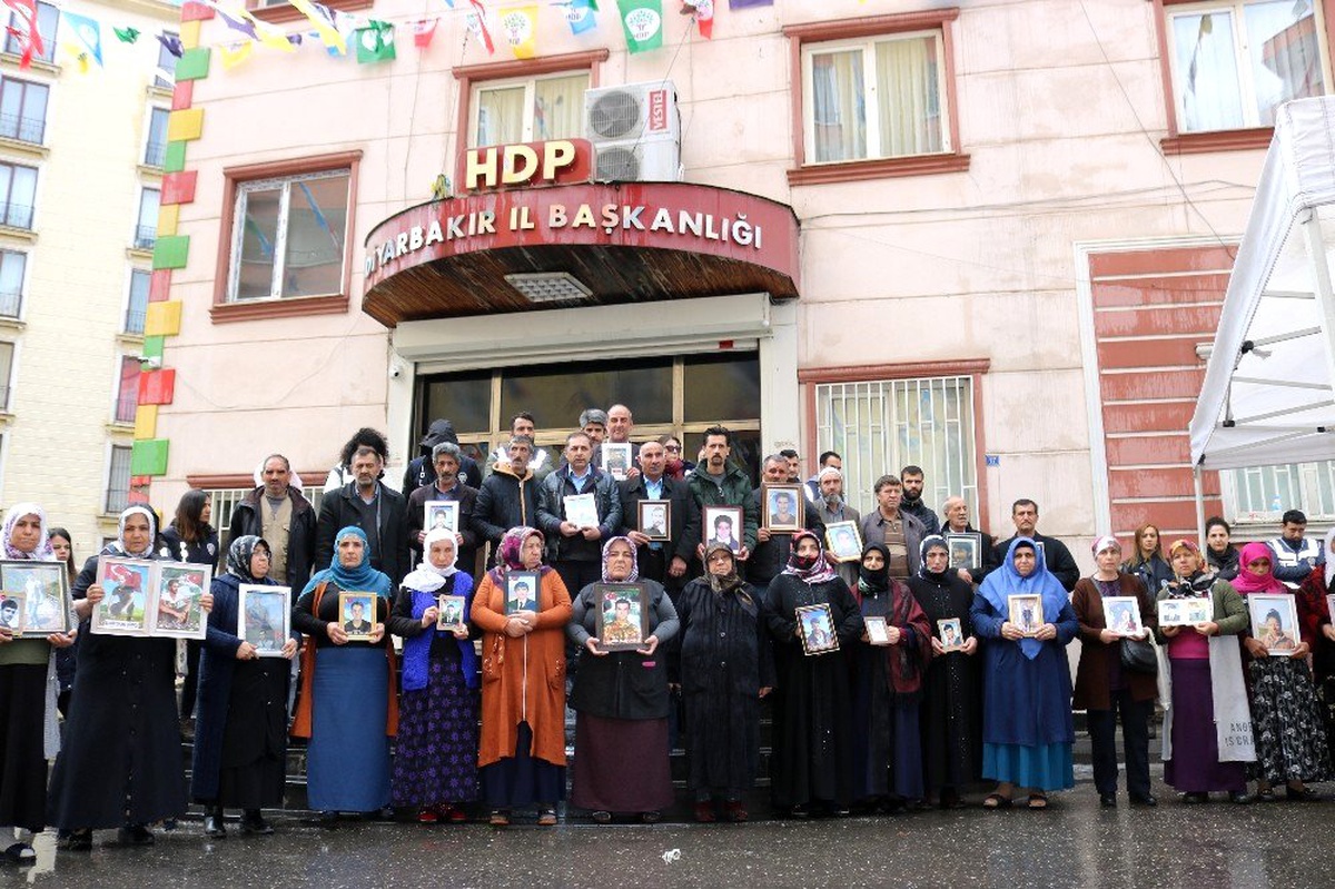 HDP önündeki ailelerin evlat nöbeti 197\'nci gününde