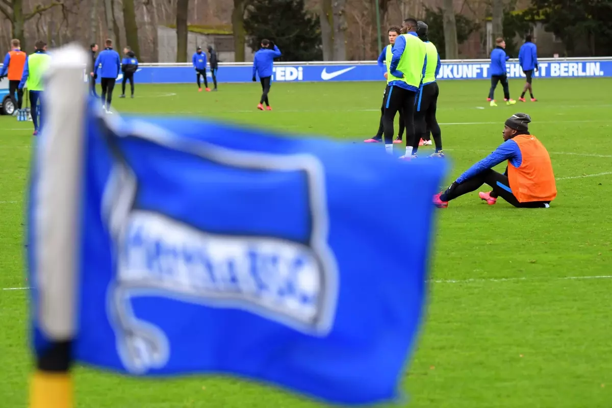 Hertha Berlin\'de bir oyuncunun koronavirüs testi pozitif çıktı