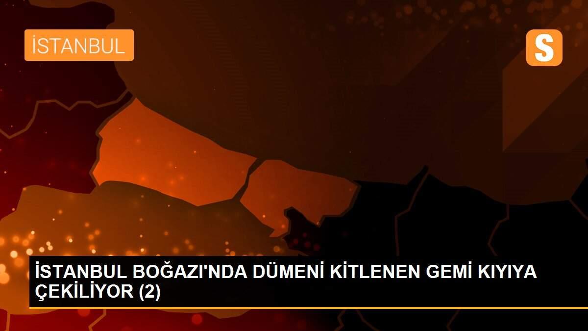 İSTANBUL BOĞAZI\'NDA DÜMENİ KİTLENEN GEMİ KIYIYA ÇEKİLİYOR (2)