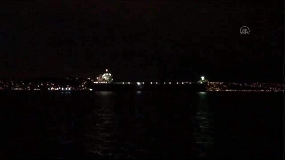İstanbul Boğazı\'nda motoru arızalanan kargo gemisi kıyıya çekildi