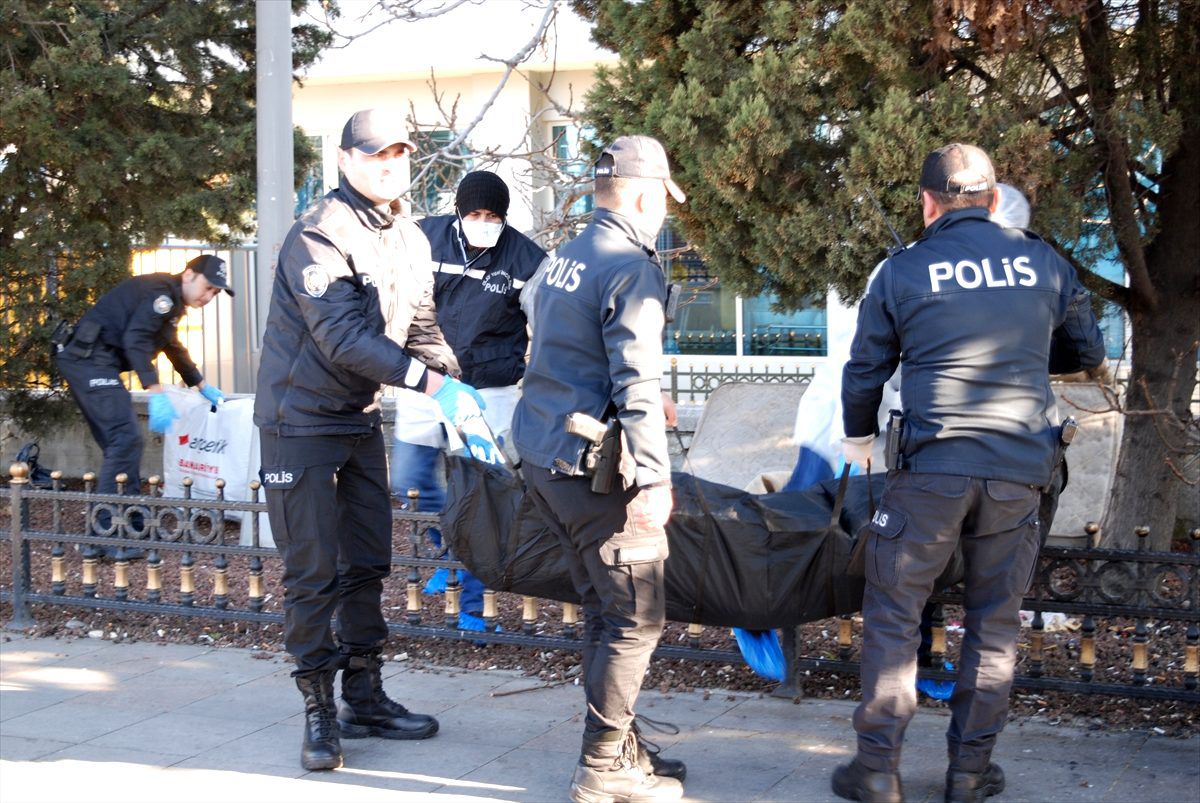 Kadıköy Sahili\'nde erkek cesedi bulundu
