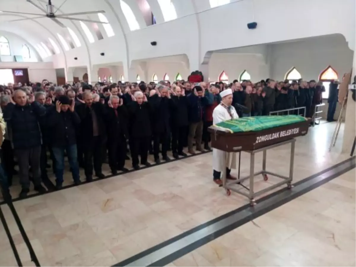 Kalp krizinden ölen adam son yolculuğuna uğurlandı