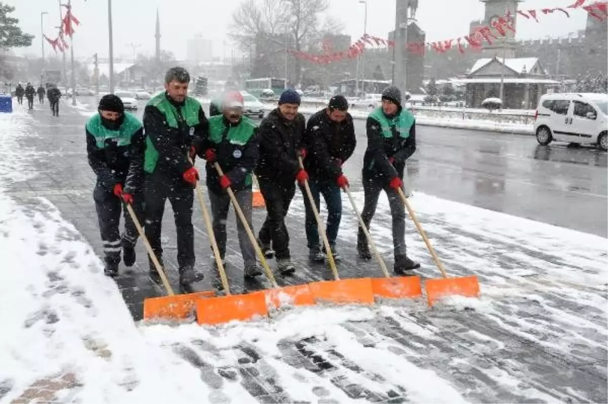 Kayseri kar yağışı ile beyaza büründü