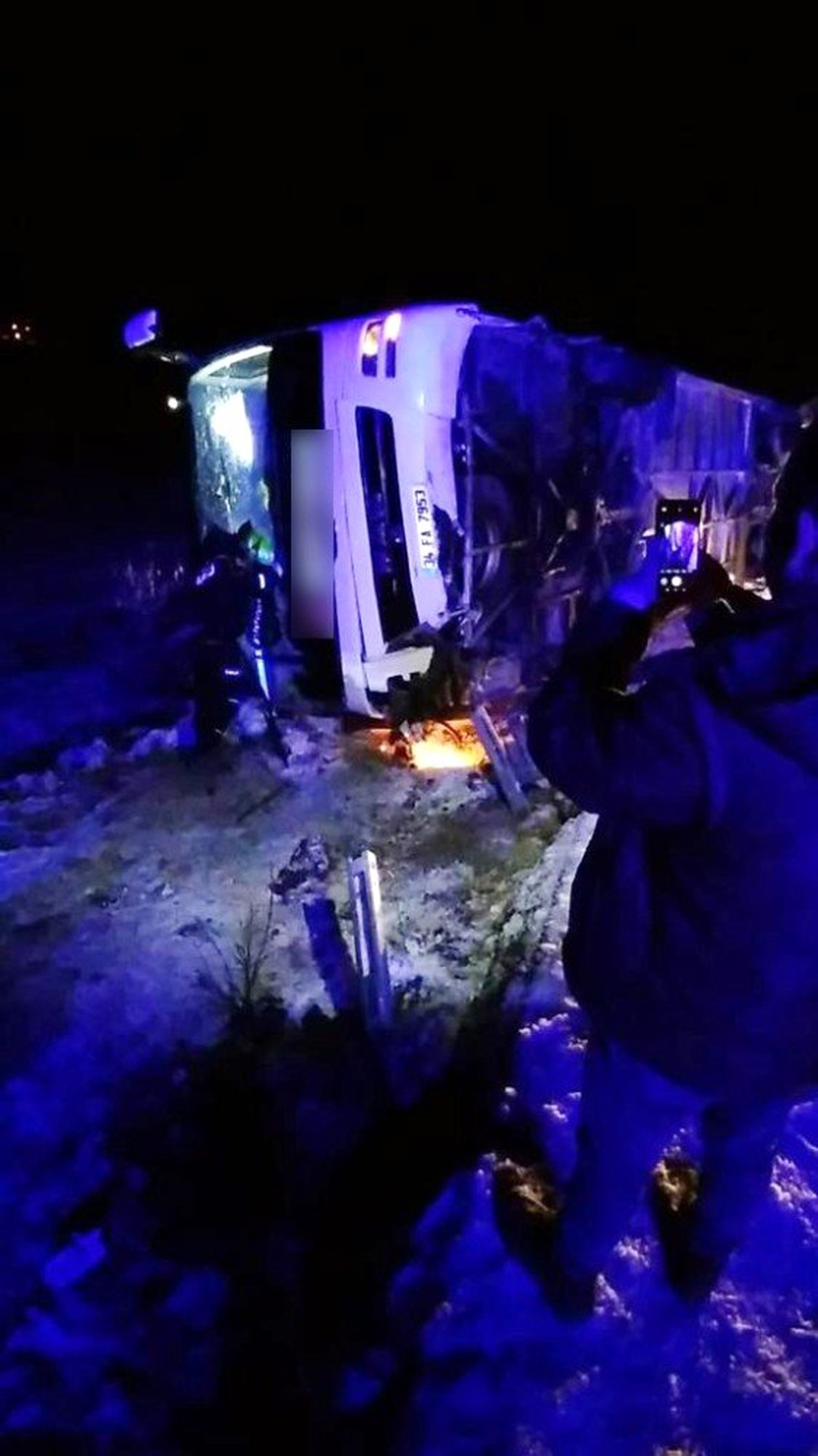 Kırşehir\'de yolcu otobüsü yan yattı: 13 yaralı