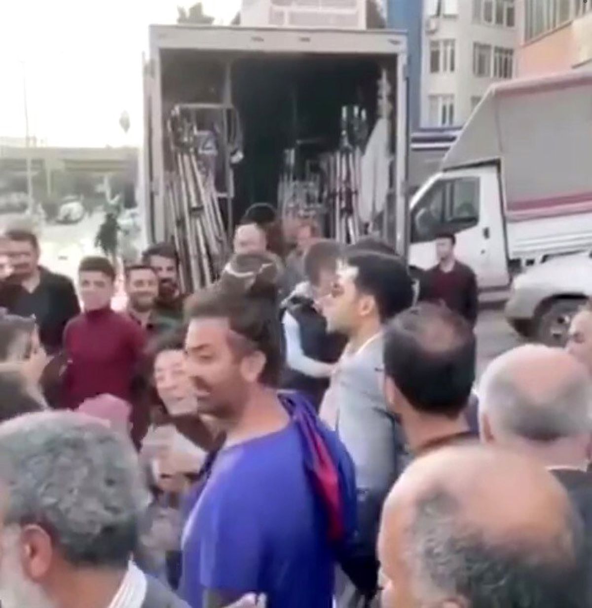 Koronavirüs uyarılarını dinlemediler! Murat Yıldırım\'ın yanına koştular