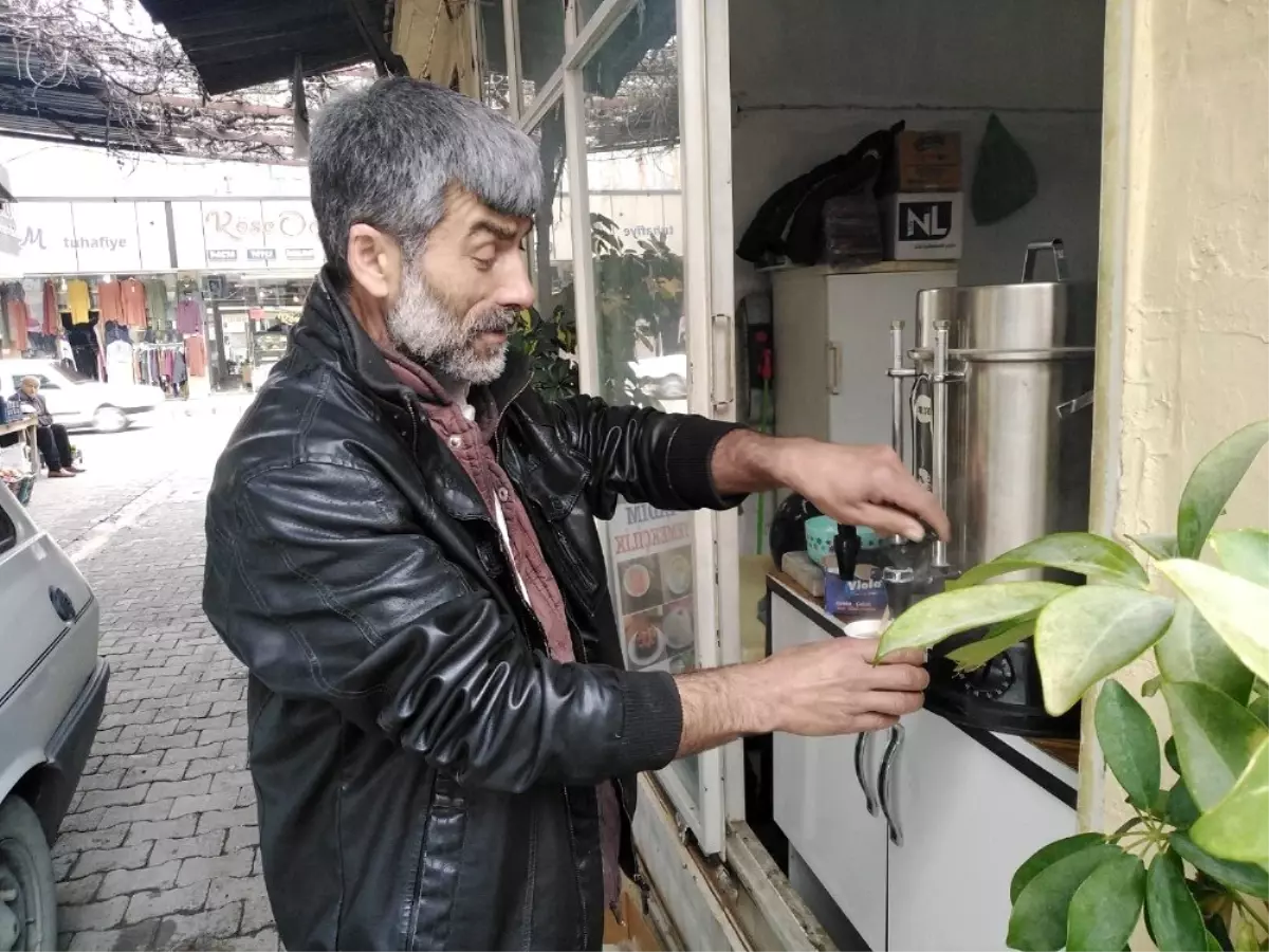 Lokantacıdan vatandaşa ücretsiz çay hizmeti