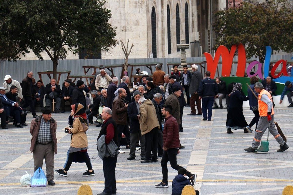 Malatya\'da korona virüse karşı kimi tedbirli, kimi önemsemiyor
