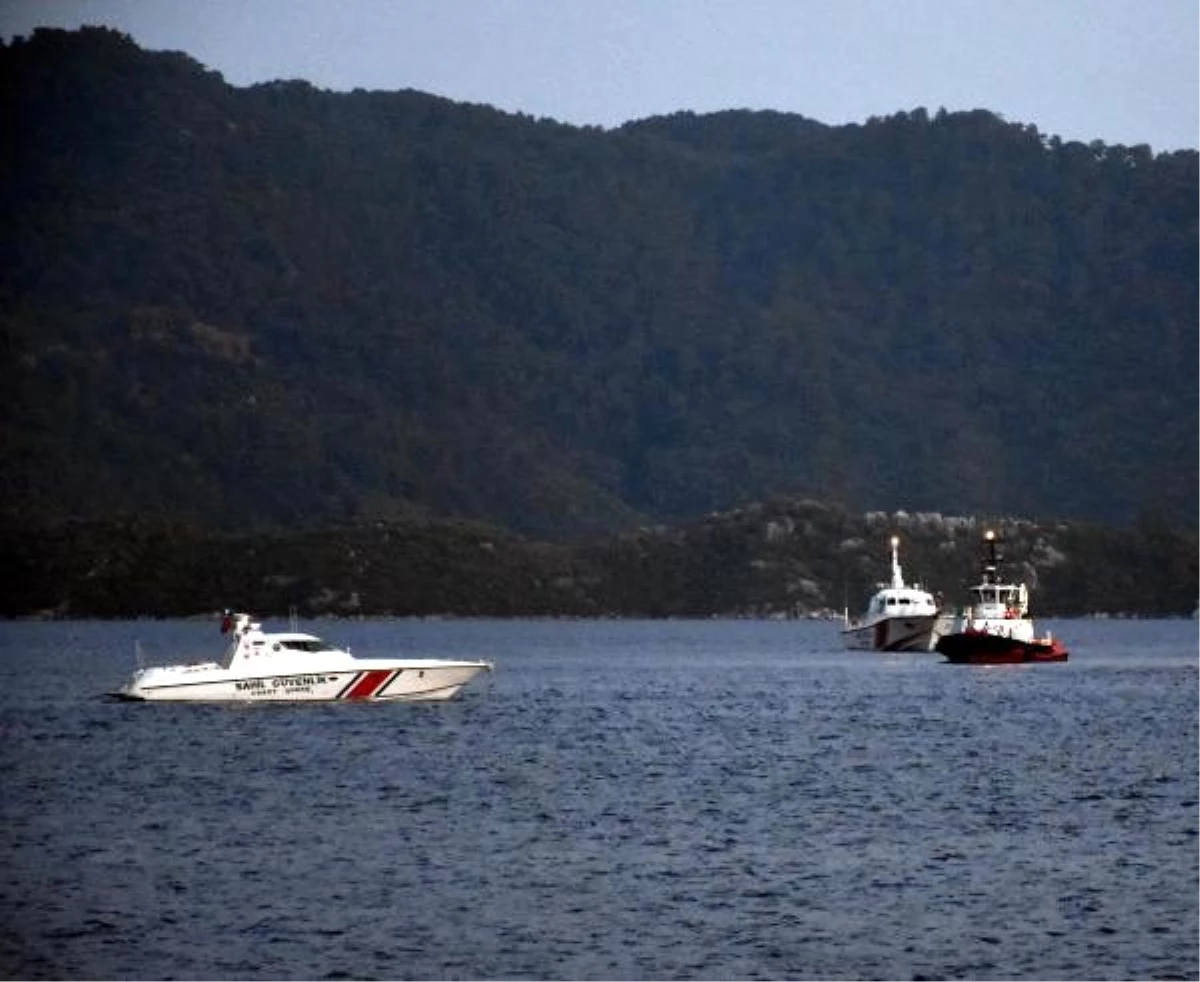 Marmaris\'te tekneyle balığa çıkıp kaybolan 3 kişiya arama çalışmaları sürüyor