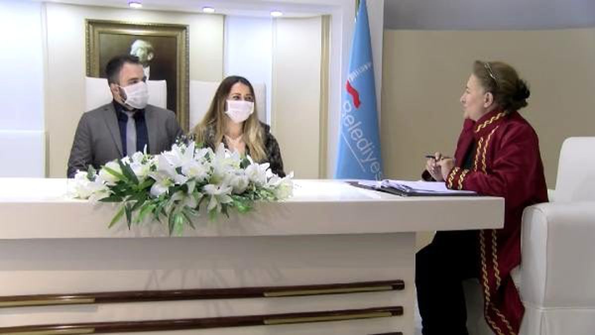 Maskeyle ve davetsiz nikah kıydırdılar