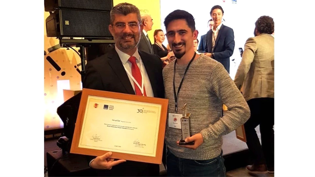 MEÜ öğrencisi Ahmet Petek, Genç İletişimciler Yarışmasından ödülle döndü