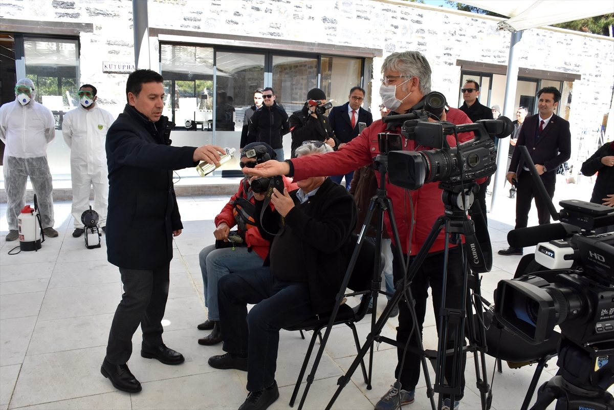 Muğla\'da temizlik ve dezenfeksiyon çalışmaları aralıksız sürüyor