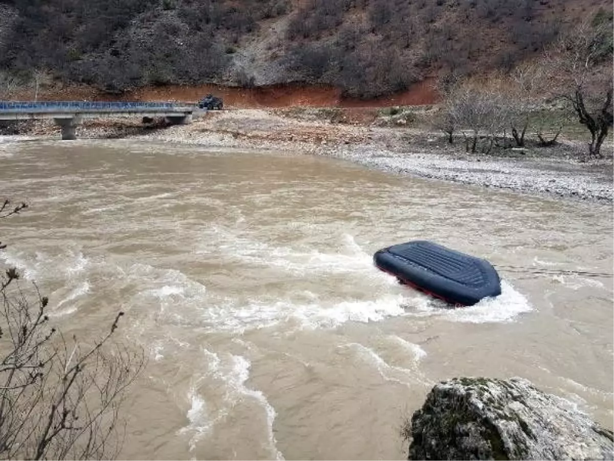 Munzur Nehri\'nde JAK timinin botu devrildi: 1 asker kayıp (2)