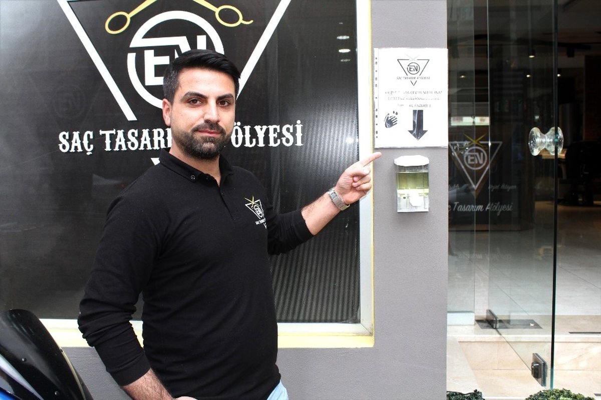 (Özel) Esnaftan yoldan geçenlere ücretsiz kolonya ikramı
