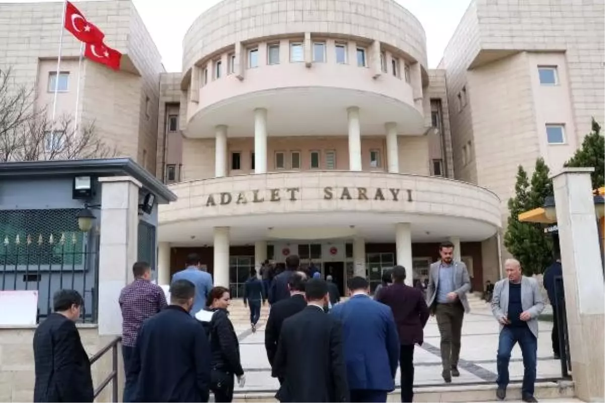 Şanlıurfa\'da, terör soruşturmasında gözaltına alınan avukatlar adliyede