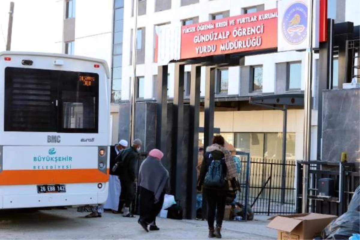 Umreden dönen 275 kişi, Eskişehir\'de yurtta gözlem altında