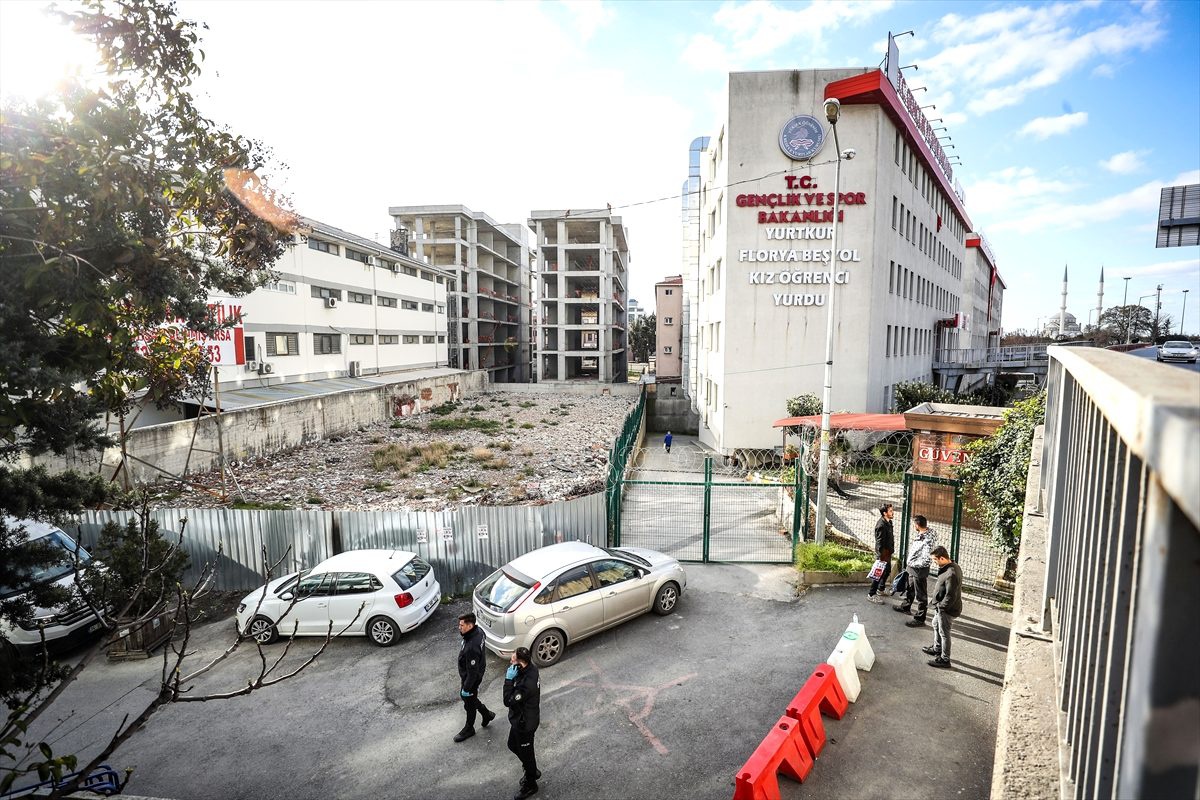 Yurttan ayrılan öğrenciden karantinadakiler için kolonya armağanı