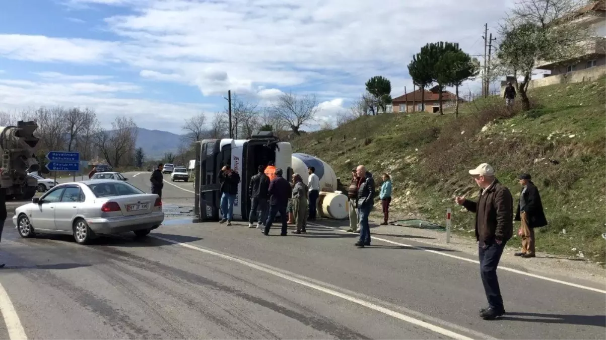 Zonguldak\'ta beton mikseri devrildi: 2 kişi yaralı