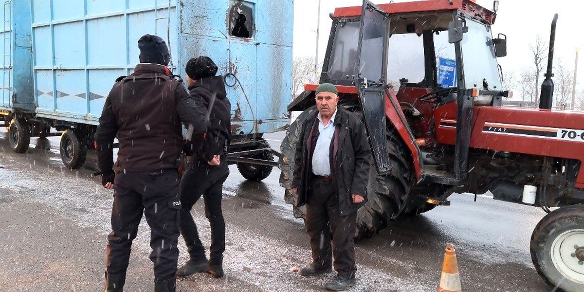 3 römorkla karayolunda tersten giden traktör sürücüsünden ilginç savunma