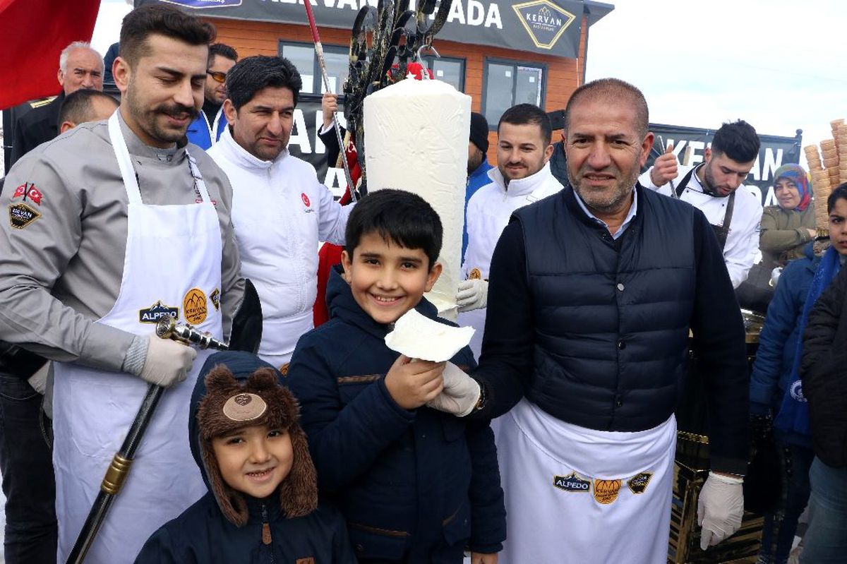 81 ilin 81 okuluna Maraş dondurması