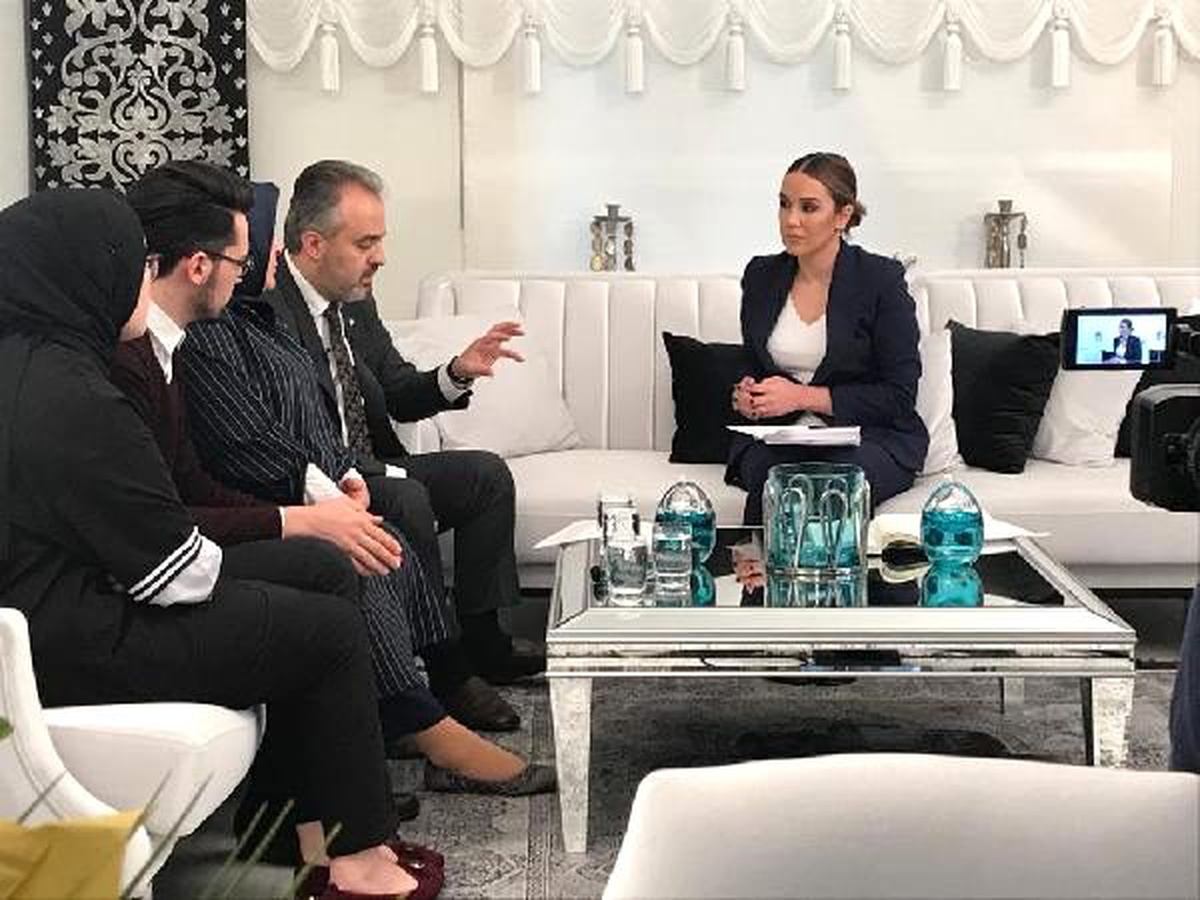 Ana haber bülteni virüse dikkat çekmek için belediye başkanının evinden yayınlandı