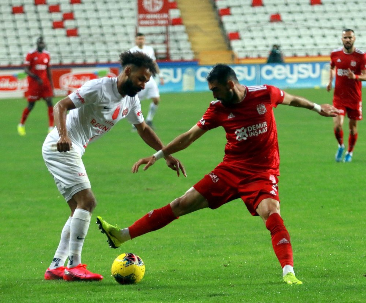 Antalyaspor\'da Sangare formasına kavuştu