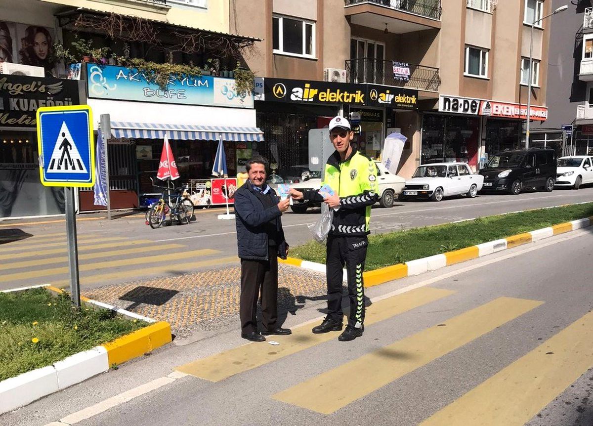 Aydın\'da \'yaya öncelikli trafik\' bilgilendirmeleri devam ediyor