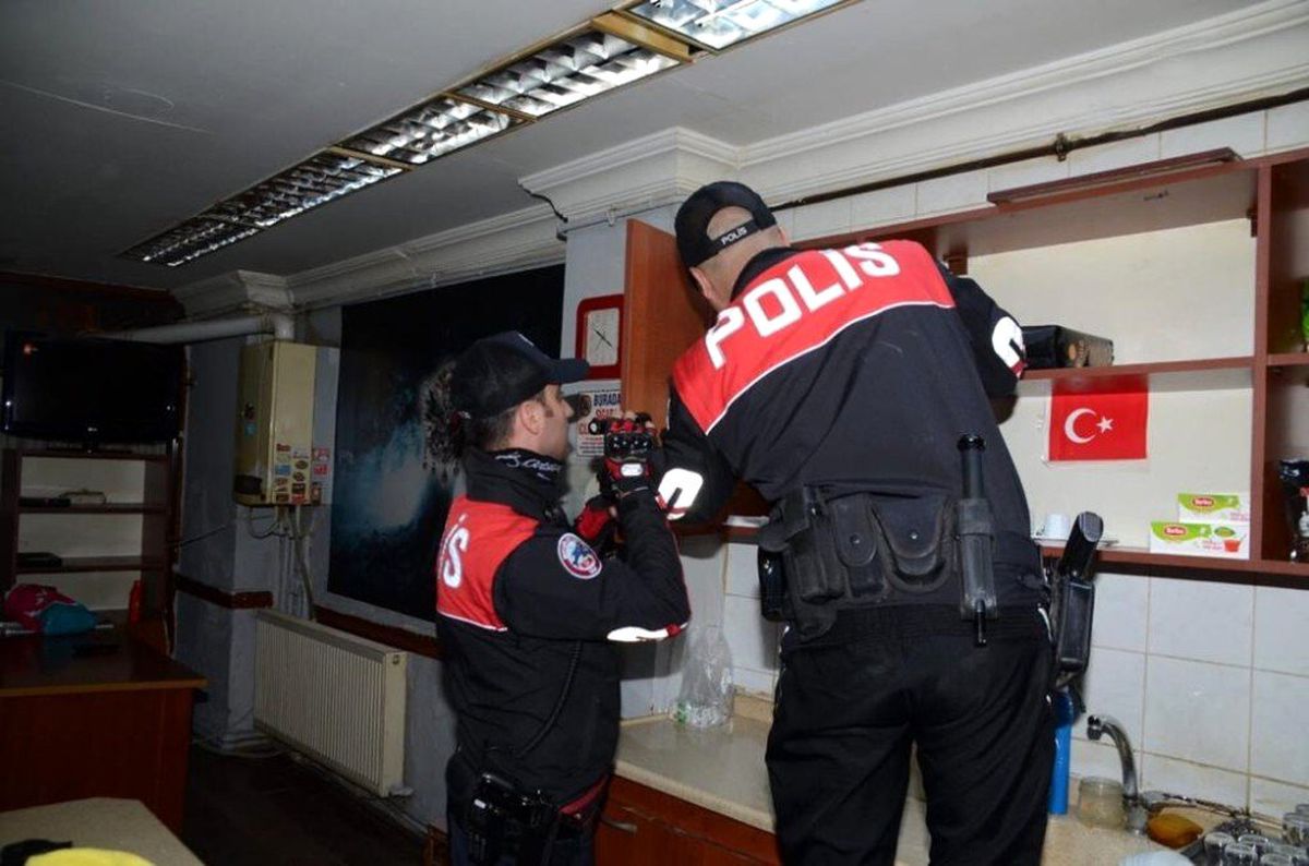 Balıkesir\'de polis 22 aranan şahsı yakaladı
