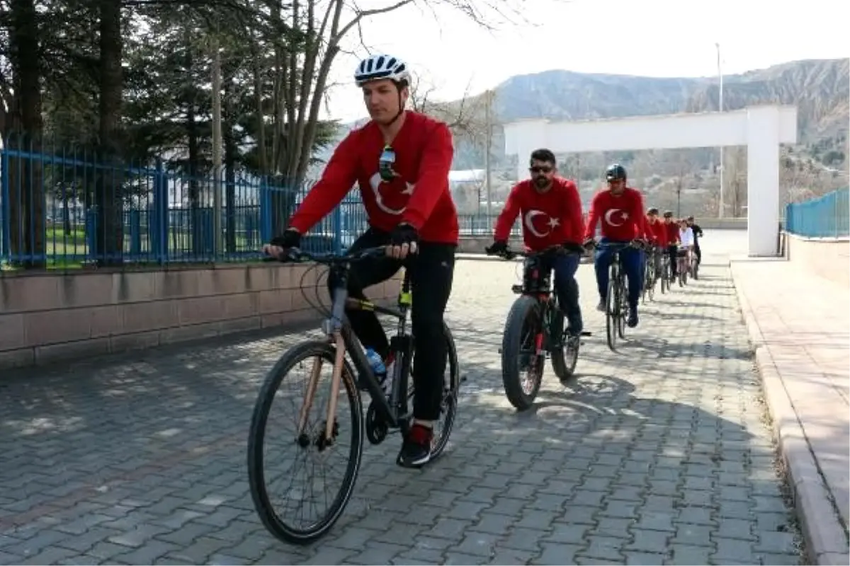 Bisiklet derneği üyelerinden şehit mezarlarına ziyaret