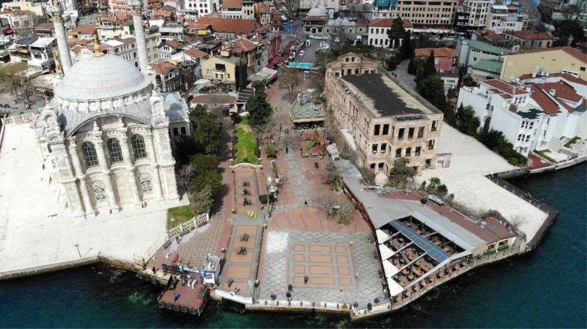 Boş kalan Ortaköy Meydanı havadan görüntülendi