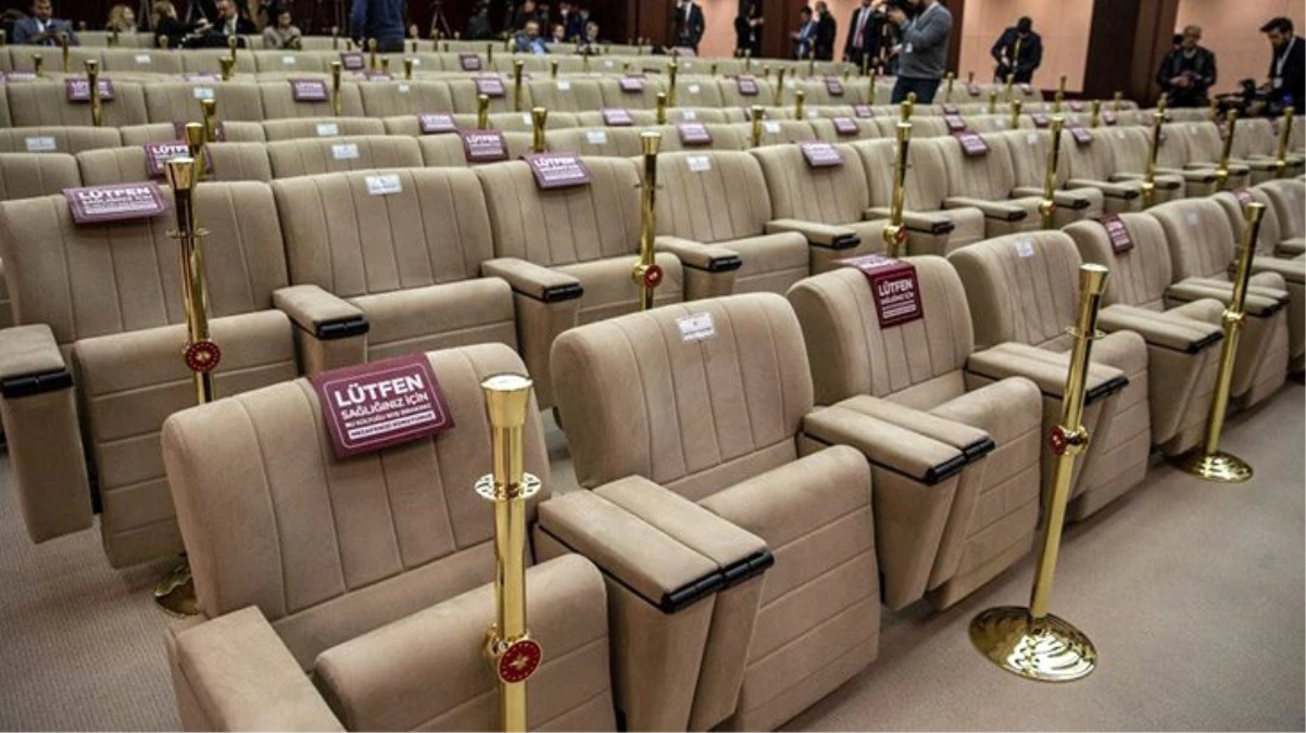 Cumhurbaşkanı\'nın Çankaya Köşkü\'nde açıklama yapacağı salonda bir koltuk boş bırakılarak oturma düzeni oluşturuldu