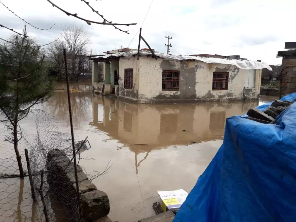 Diyarbakır\'da sağanak yağış su taşkınlarına neden oldu