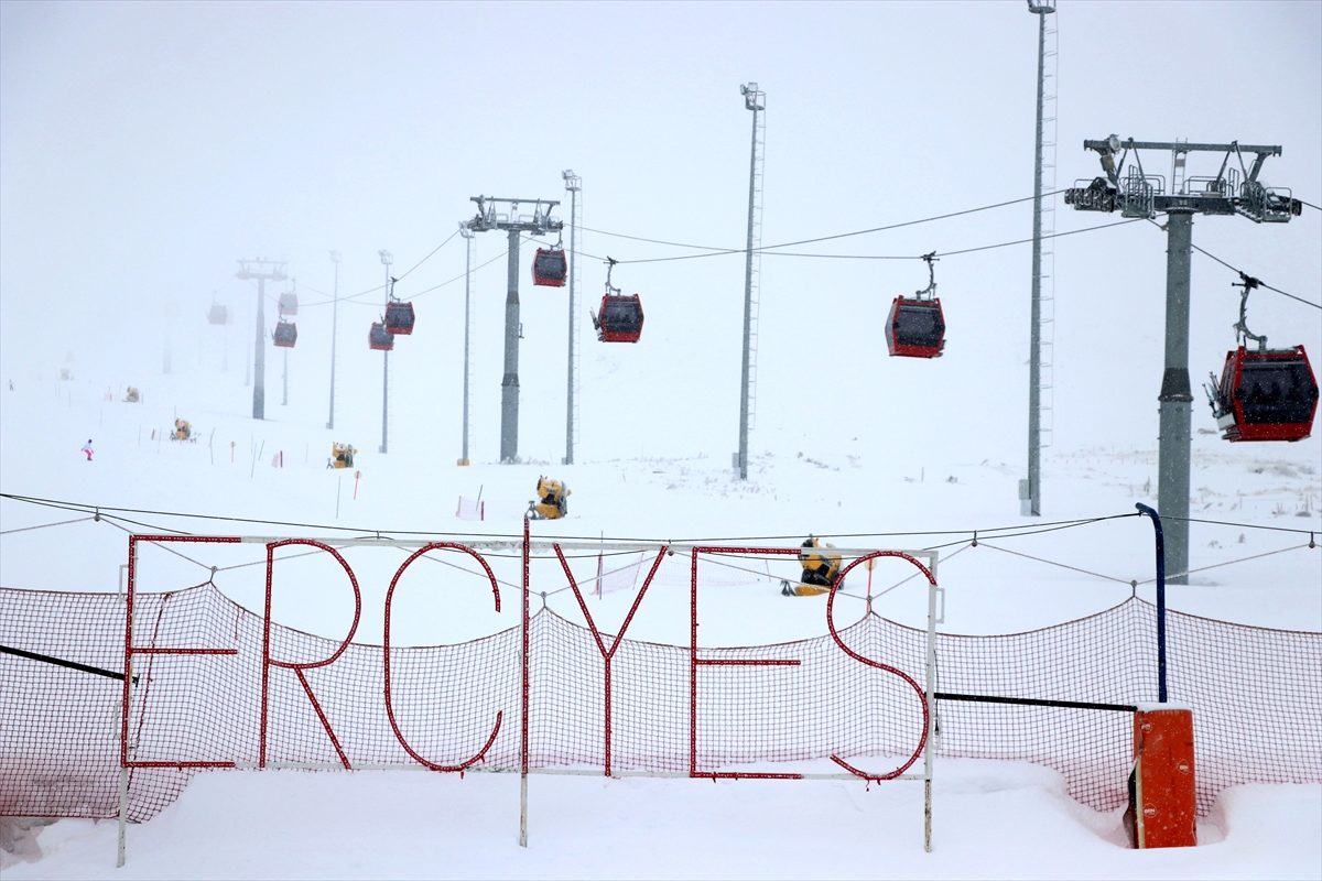 Erciyes\'te kar kalınlığı 105 santimetre ölçüldü