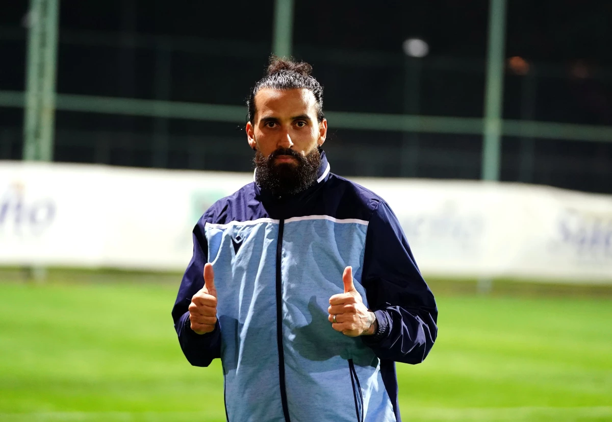 Erkan Zengin: Maçların ertelenmemesi yüzünden futbolu bırakmayı düşünüyorum