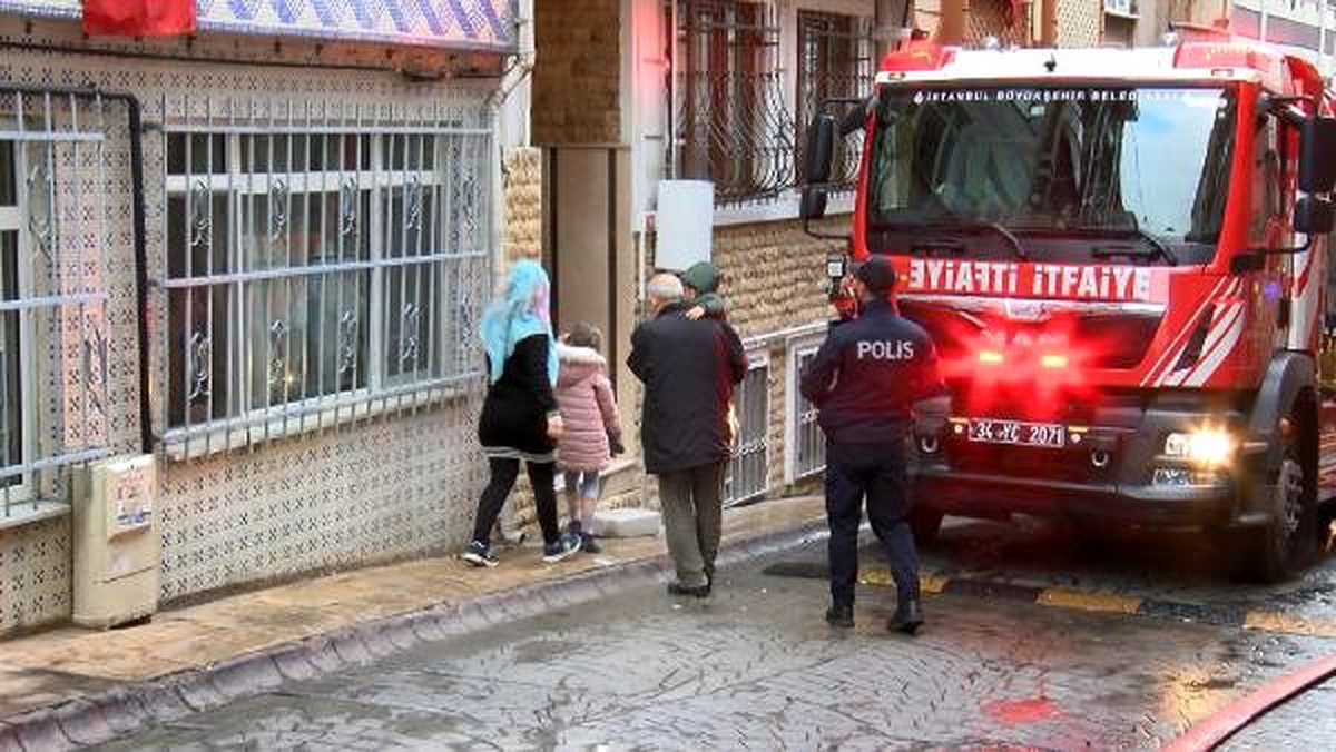 /geniş haber/ Esenler\'de çatı alev alev yandı