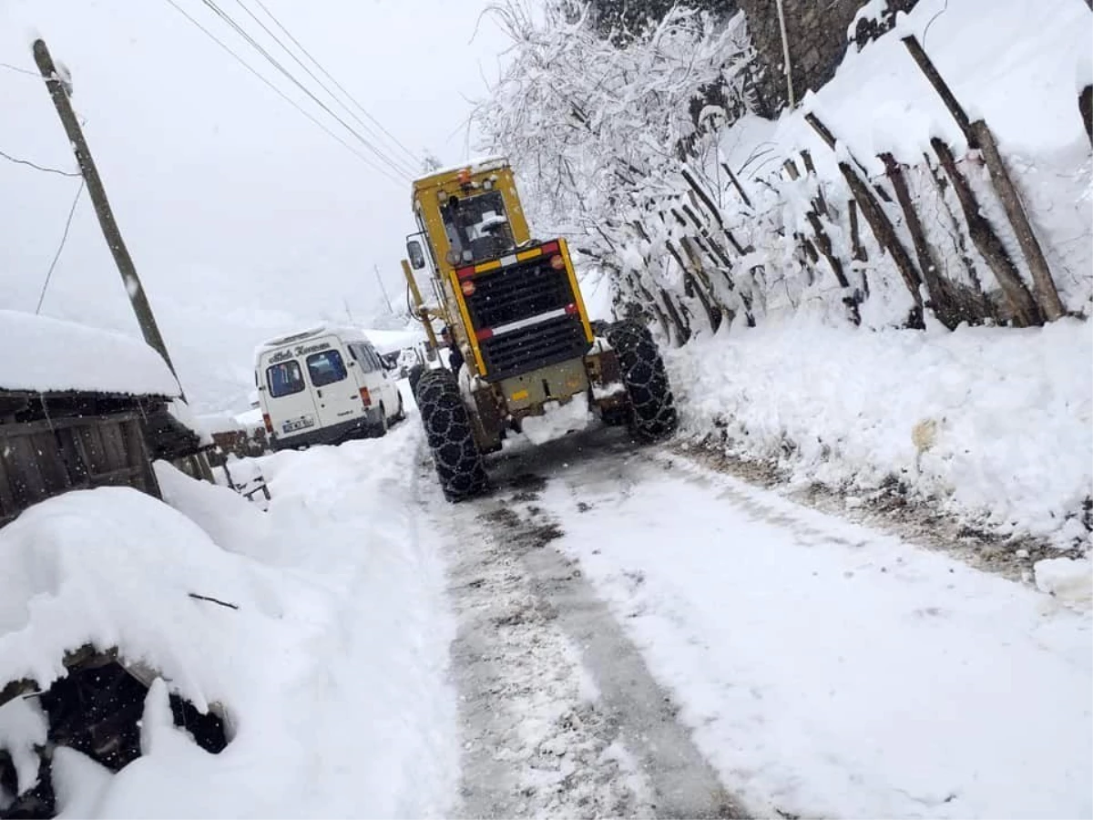 Giresun\'da kar nedeniyle kapalı köy yolları açılıyor