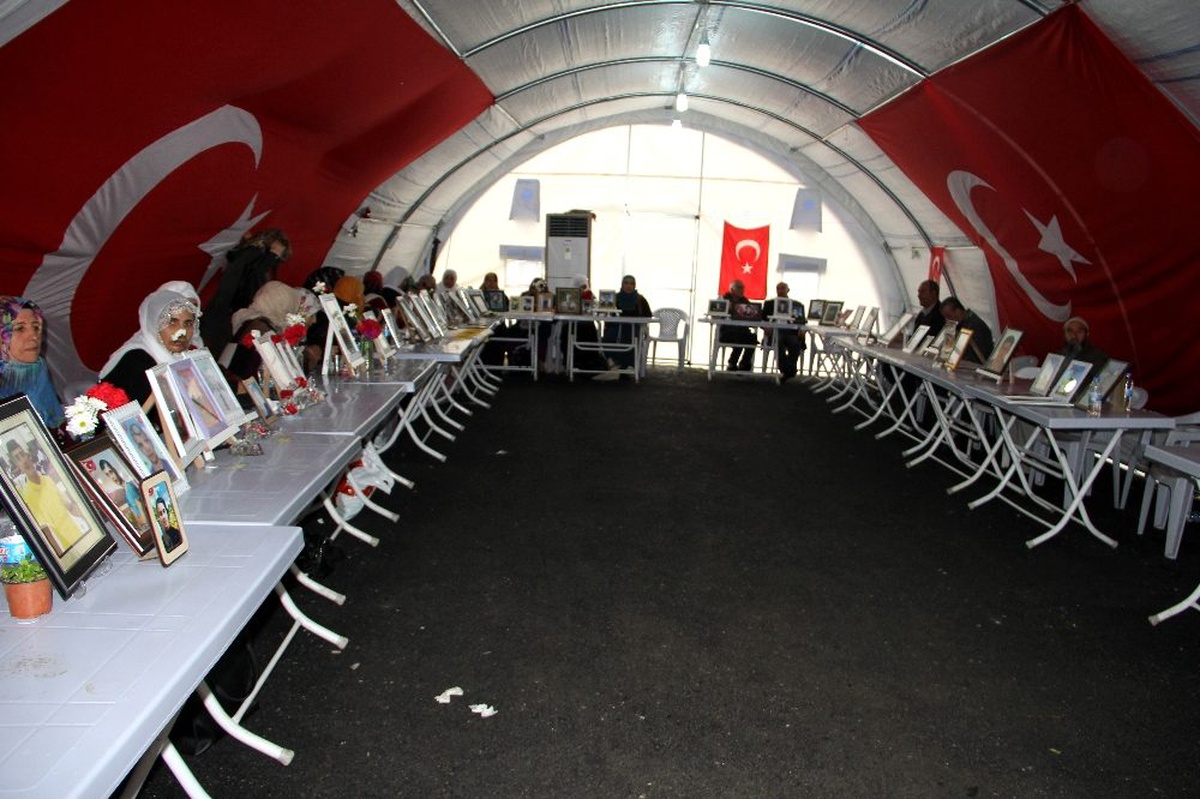 HDP önündeki ailelerin evlat nöbeti 198. gününde