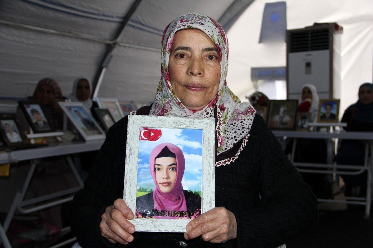 HDP önündeki ailelerin evlat nöbeti 198\'inci gününde