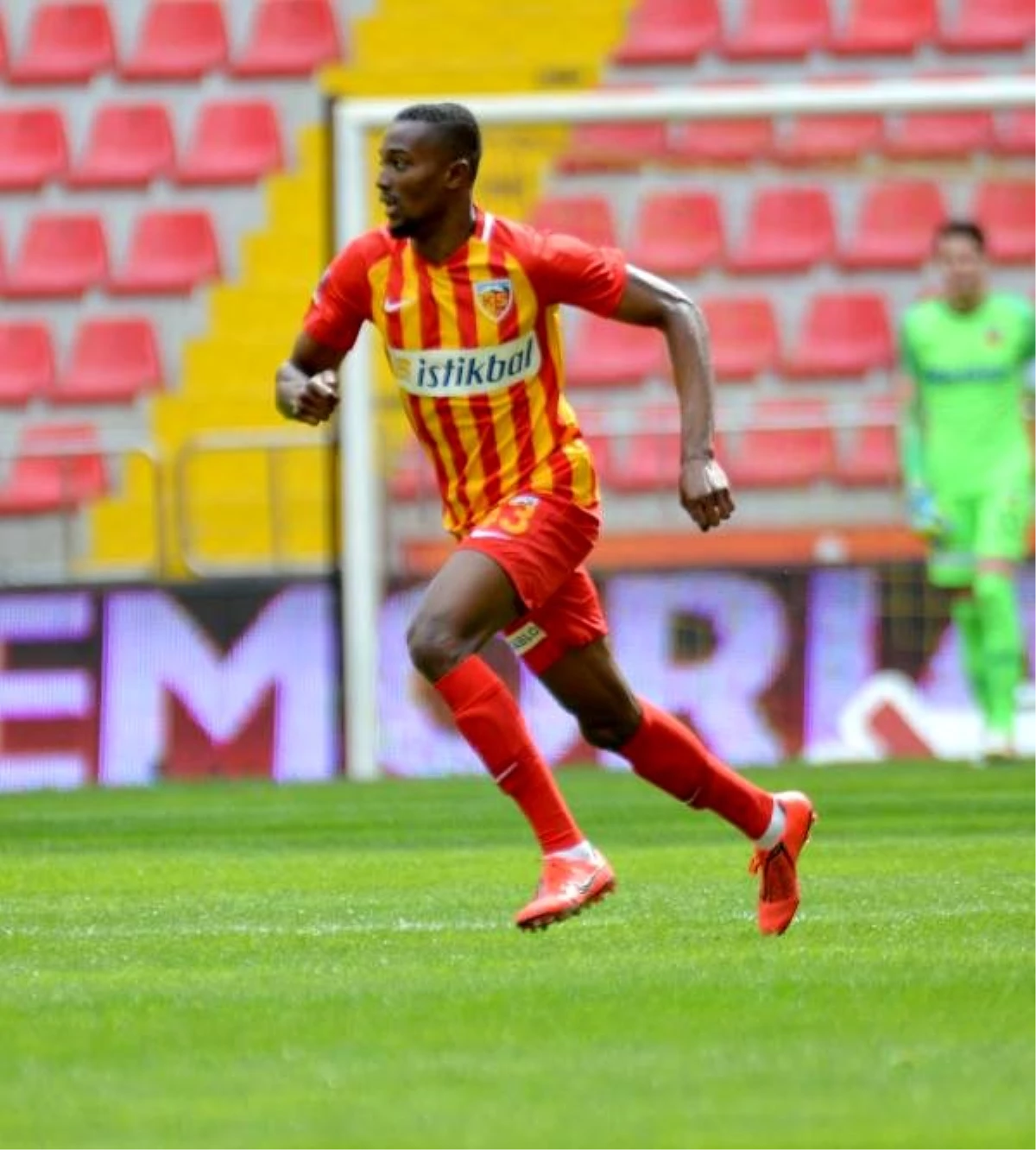Hes Kablo Kayserisporlu futbolculardan liglerin tatil edilmemesine tepki