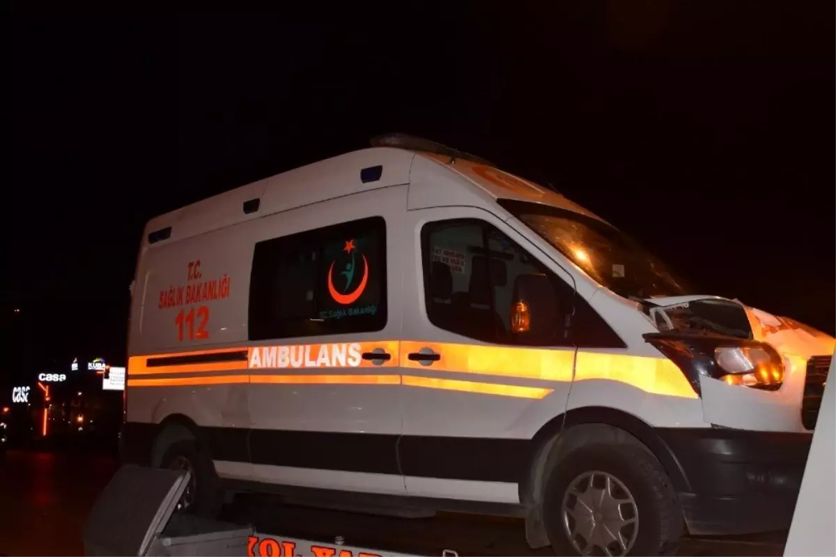 İzmir\'de ambulansın çarptığı çift yaşamını yitirdi